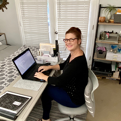 paula blogging Artist Paula Tregre in her studio